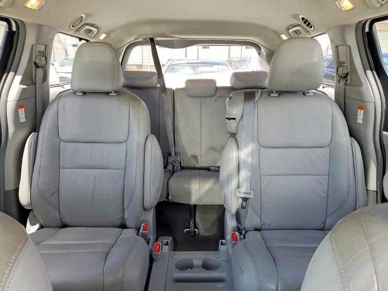 2017 TOYOTA SIENNA XLE PREMIUM 8-PASSENGER  