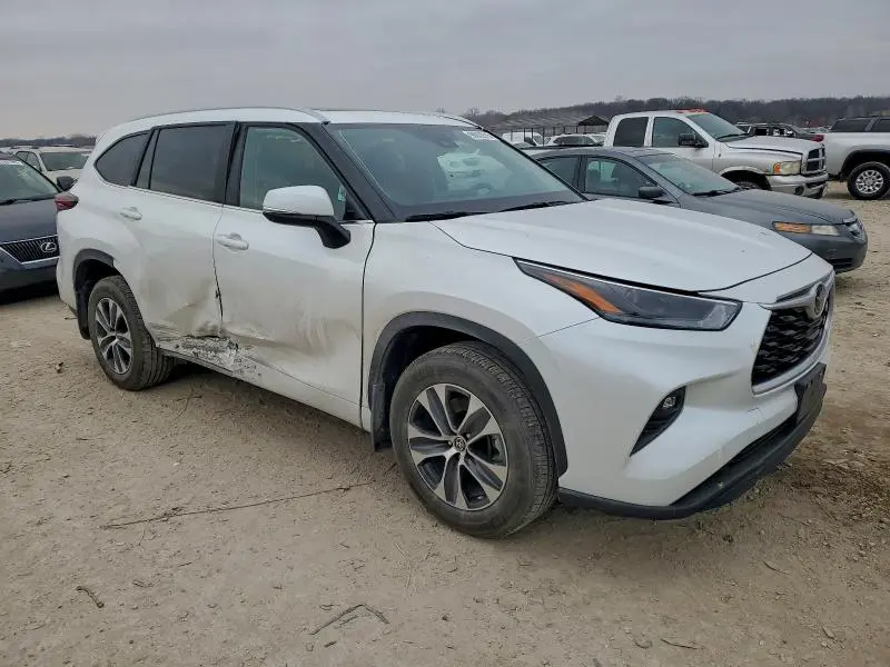 2024 TOYOTA HIGHLANDER LE  