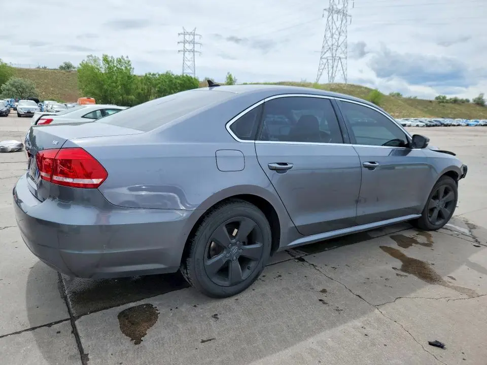 2013 VOLKSWAGEN PASSAT SE  
