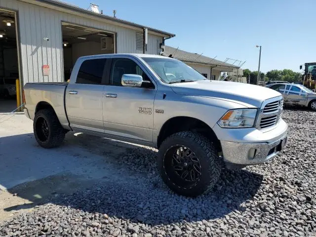 2016 RAM 1500 SLT