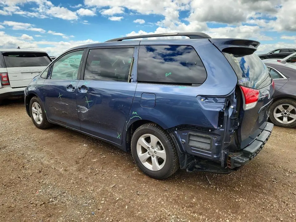 2013 TOYOTA SIENNA LE  