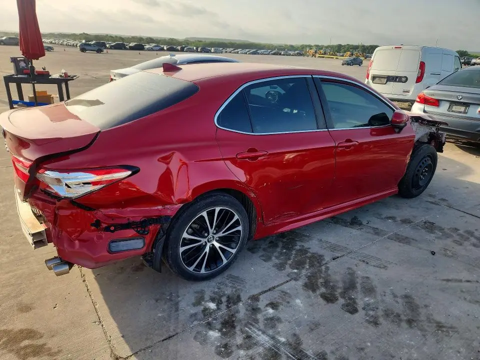 2020 TOYOTA CAMRY SE  