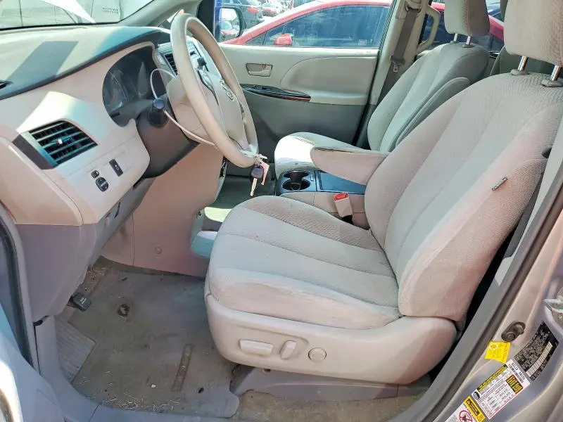 2012 TOYOTA SIENNA LE  