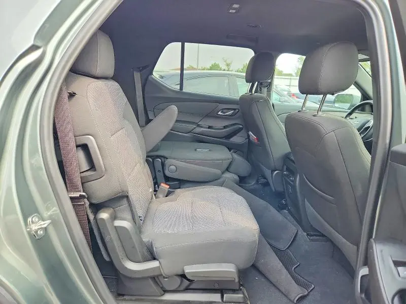 2023 CHEVROLET TRAVERSE LT  