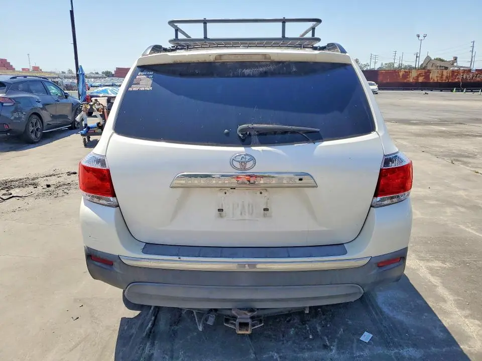 2012 TOYOTA HIGHLANDER SE  