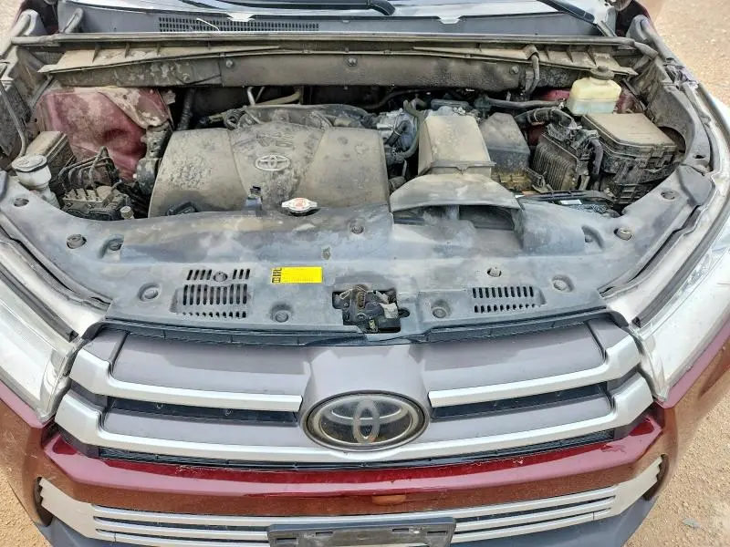 2018 TOYOTA HIGHLANDER LE  
