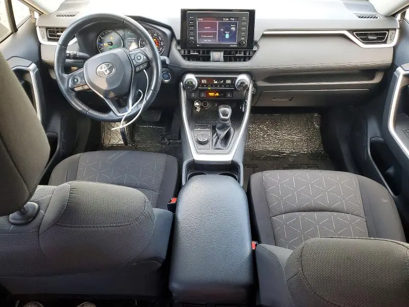 2021 TOYOTA RAV4 XLE  