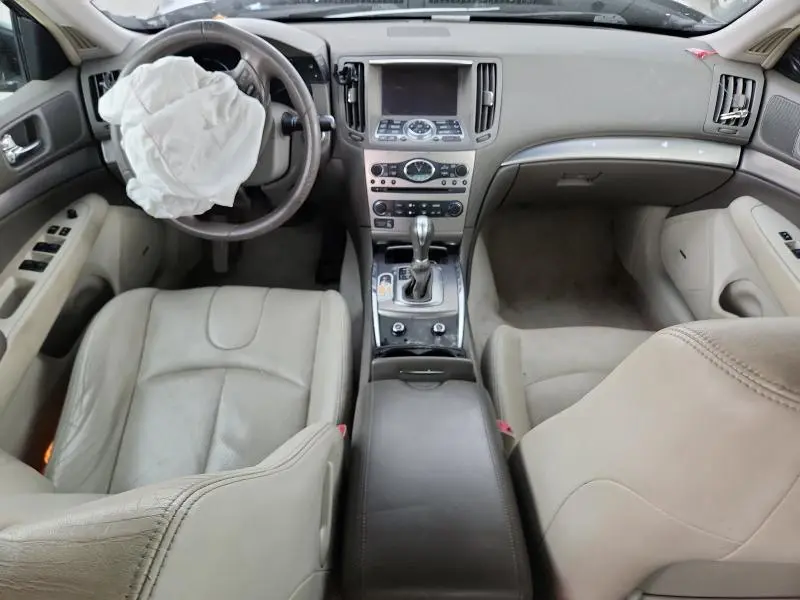 2015 INFINITI Q40 BASE  
