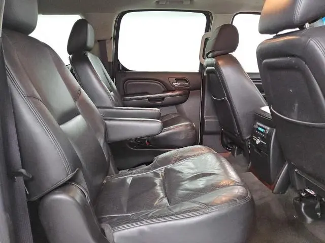 2011 CADILLAC ESCALADE ESV PREMIUM  