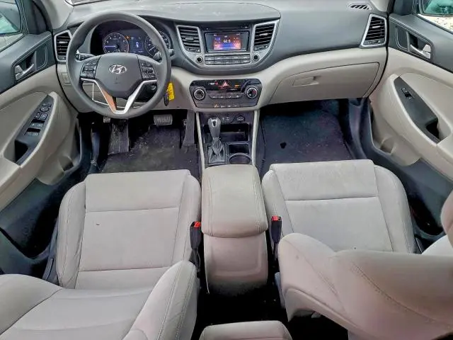 2018 HYUNDAI TUCSON SE  