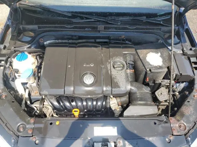 2011 VOLKSWAGEN JETTA SE  