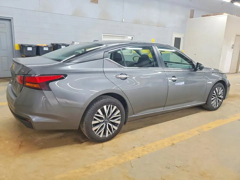 2024 NISSAN ALTIMA SV  