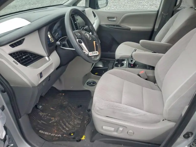 2020 TOYOTA SIENNA LE  