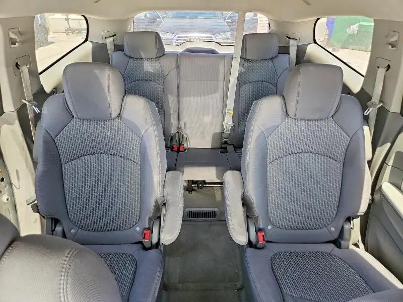 2010 CHEVROLET TRAVERSE LT  
