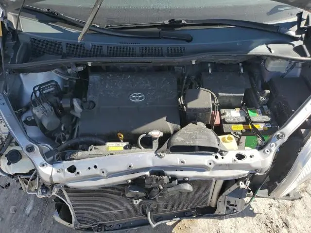 2012 TOYOTA SIENNA LE  