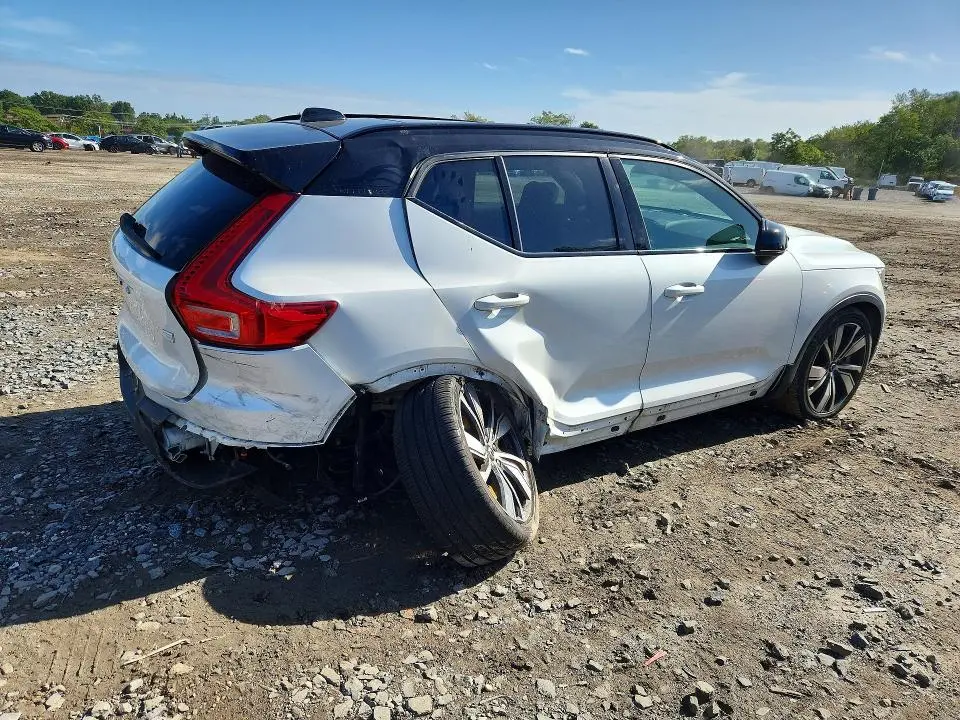 2022 VOLVO XC40 P8 RECHARGE PLUS  