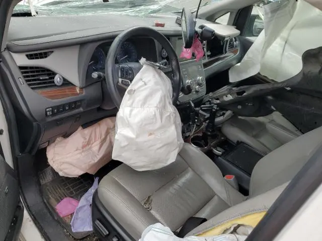 2015 TOYOTA SIENNA XLE  