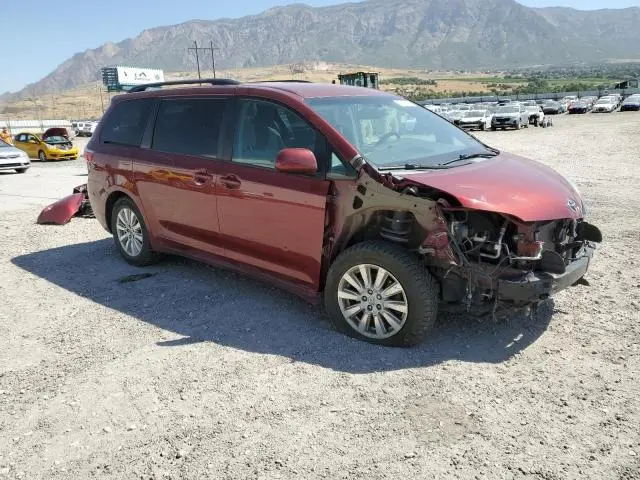 2017 TOYOTA SIENNA LE  