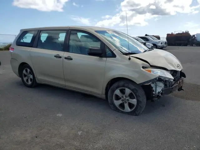 2011 TOYOTA SIENNA   
