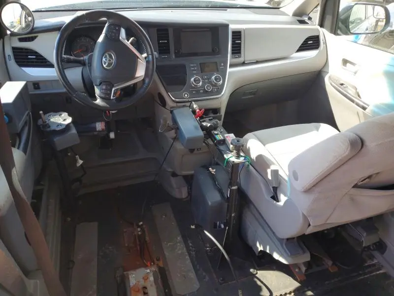 2017 TOYOTA SIENNA LE MOBILITY 7-PASSENGER  
