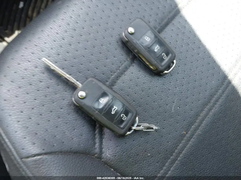 2014 VOLKSWAGEN PASSAT 2.0L TDI SE