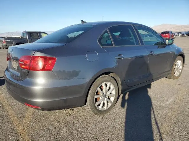 2011 VOLKSWAGEN JETTA SE  