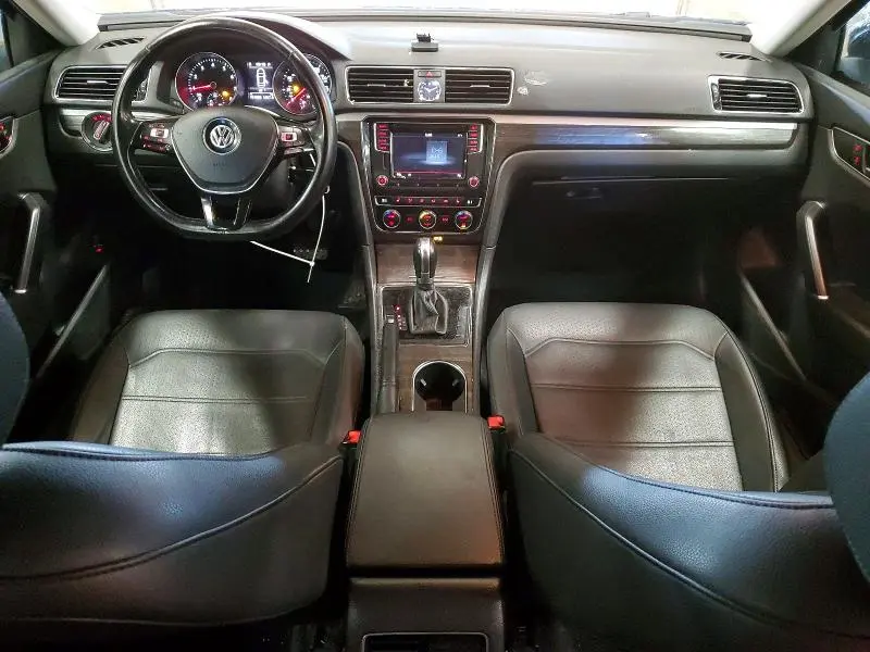 2016 VOLKSWAGEN PASSAT SE  