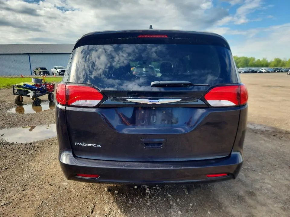 2017 CHRYSLER PACIFICA LX  