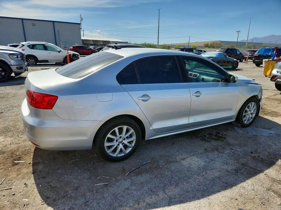 2013 VOLKSWAGEN JETTA SE  