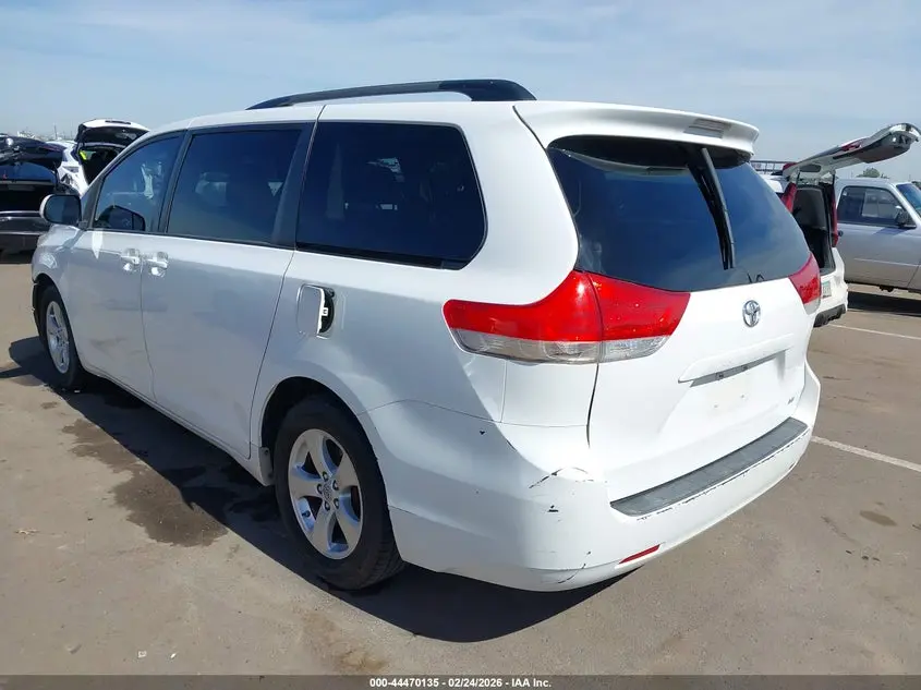 2014 TOYOTA SIENNA LE V6 8 PASSENGER