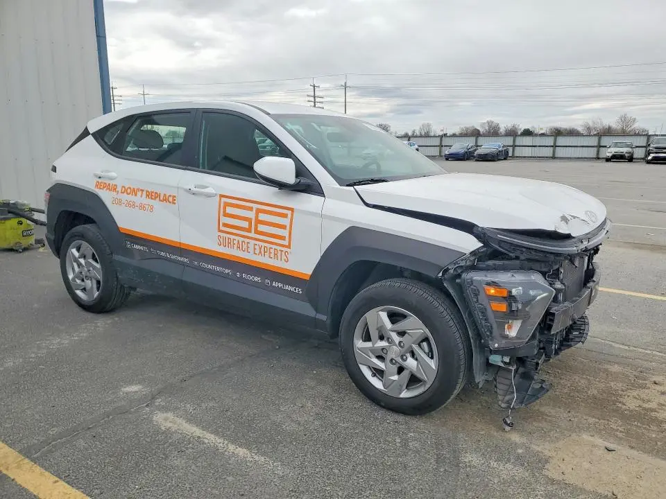 2024 HYUNDAI KONA SE  
