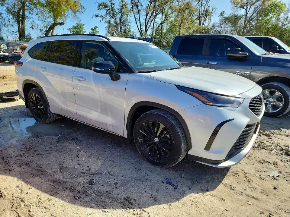 2024 TOYOTA HIGHLANDER XSE  