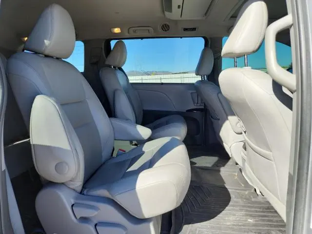 2015 TOYOTA SIENNA XLE  