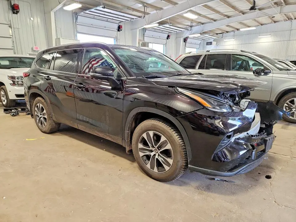 2021 TOYOTA HIGHLANDER XLE  