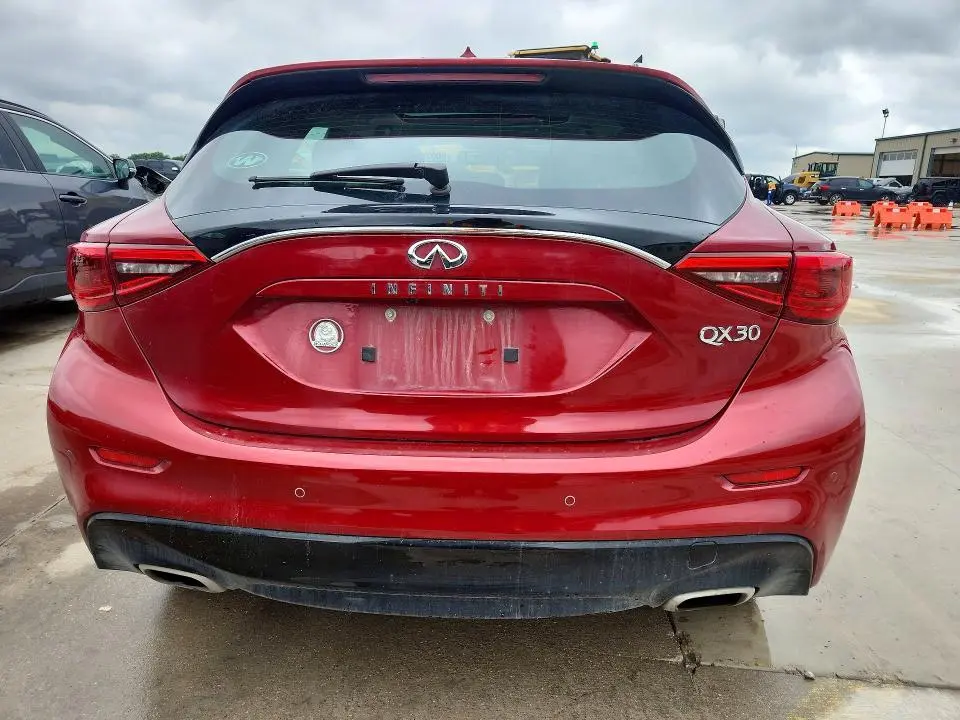2019 INFINITI QX30 LUXE  