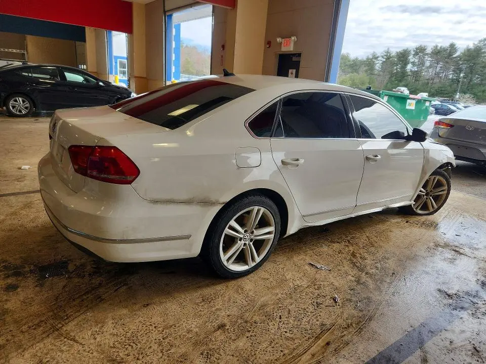 2013 VOLKSWAGEN PASSAT SEL  