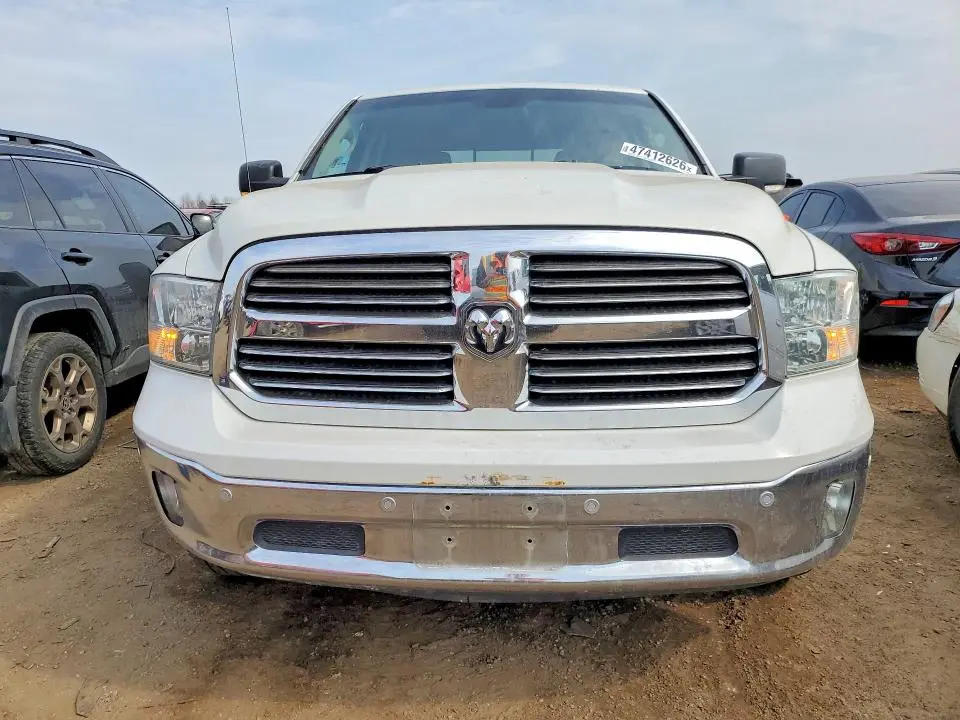2016 RAM 1500 SLT  