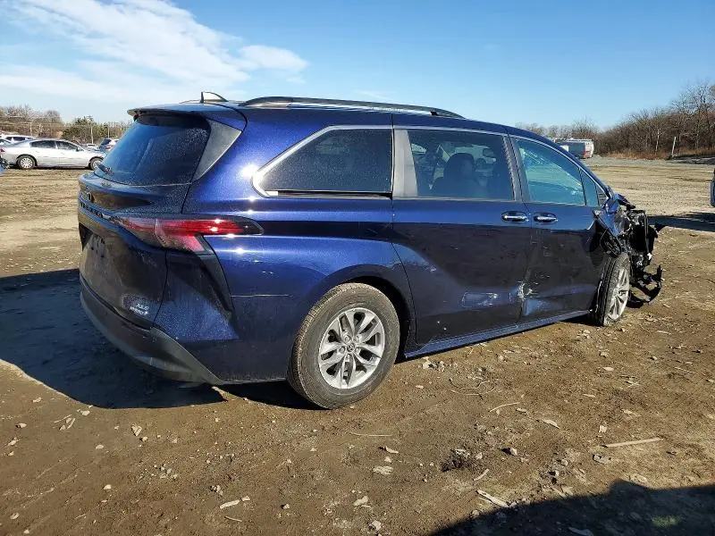 2022 TOYOTA SIENNA   