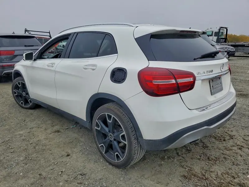2019 MERCEDES-BENZ GLA 250  
