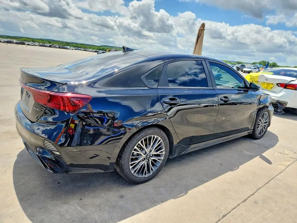 2024 KIA FORTE GT LINE  