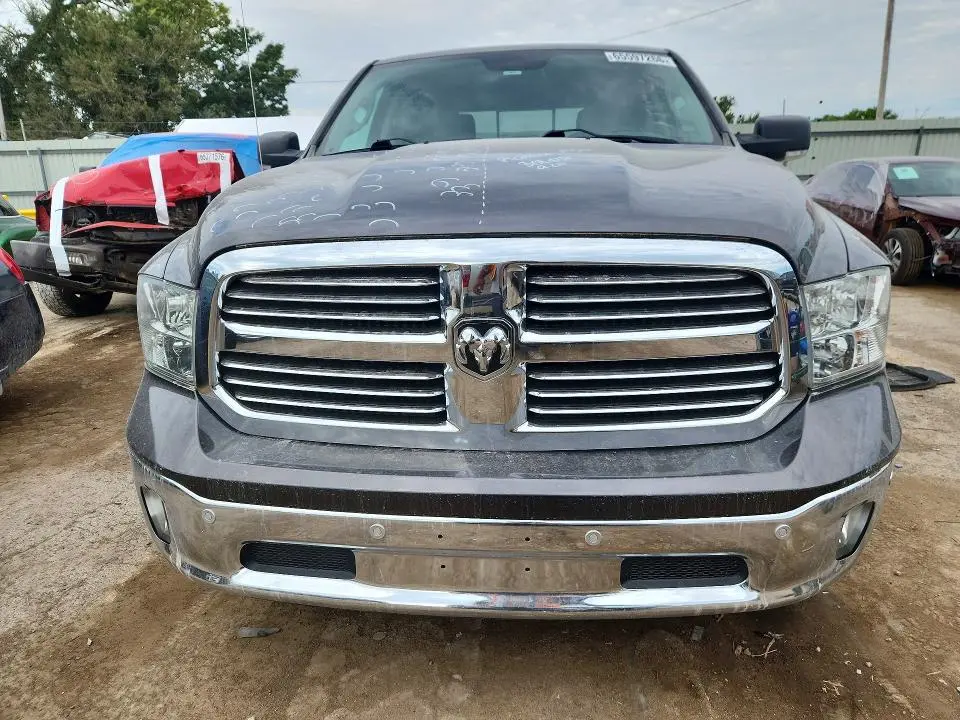 2017 RAM 1500 SLT  