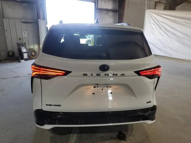2025 TOYOTA SIENNA XSE  