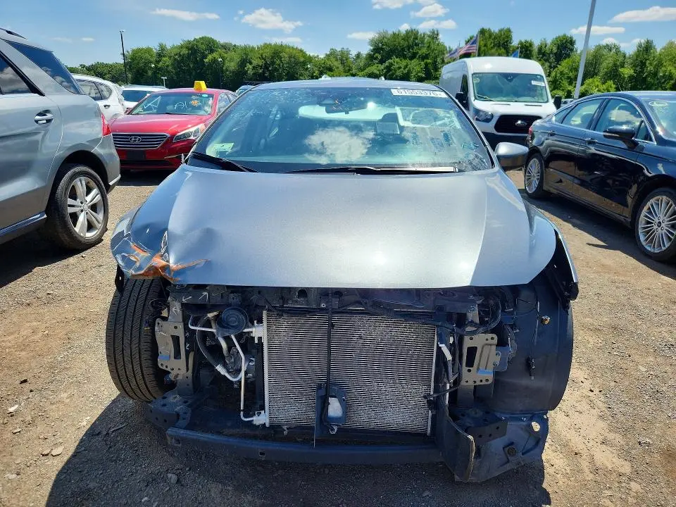 2023 NISSAN VERSA SV  