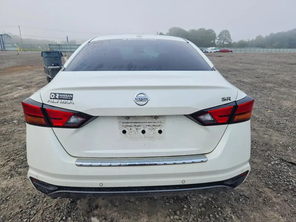 2021 NISSAN ALTIMA SR  