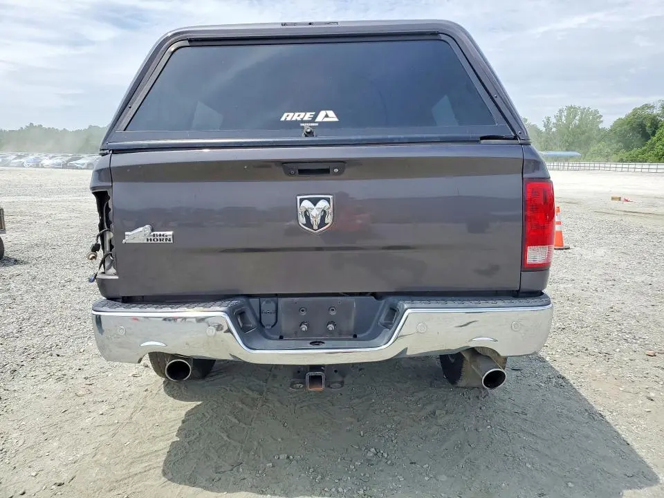 2018 RAM 1500 SLT  