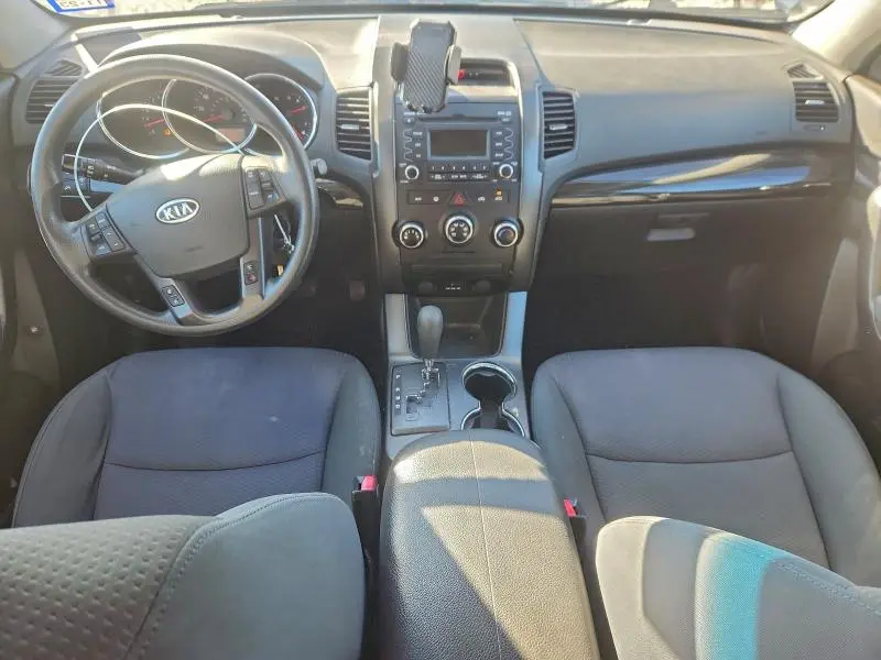 2013 KIA SORENTO LX  
