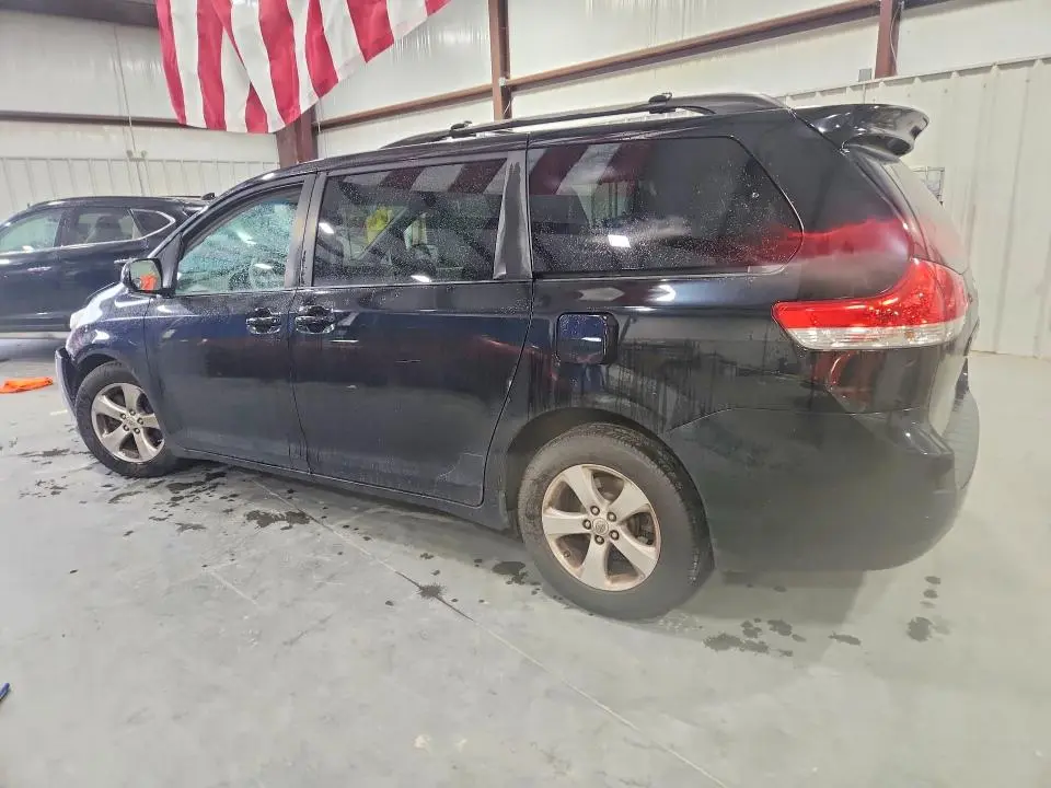 2011 TOYOTA SIENNA LE  
