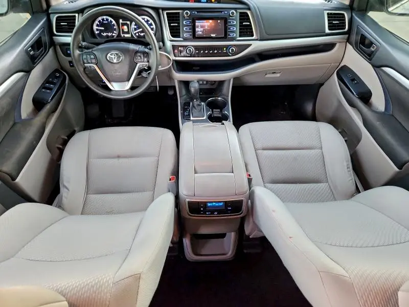 2017 TOYOTA HIGHLANDER LE  