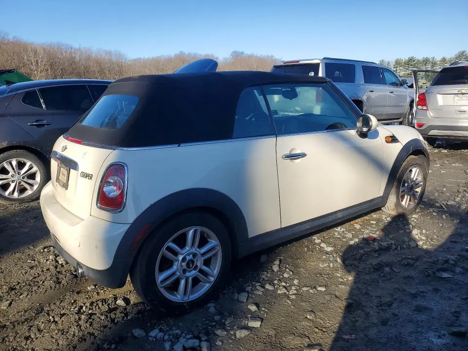 2011 MINI COOPER   