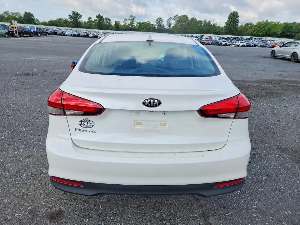 2017 KIA FORTE LX  